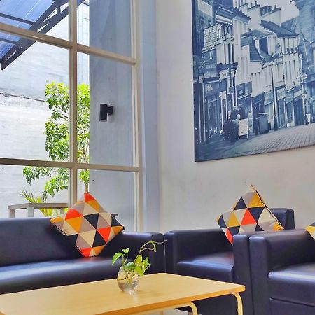 Tuban  Votel Hotel Charis Tuban מראה חיצוני תמונה