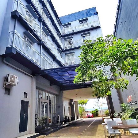 Tuban  Votel Hotel Charis Tuban מראה חיצוני תמונה