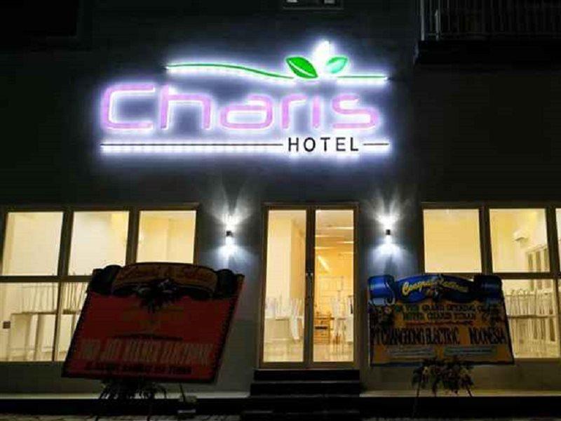 Tuban  Votel Hotel Charis Tuban מראה חיצוני תמונה