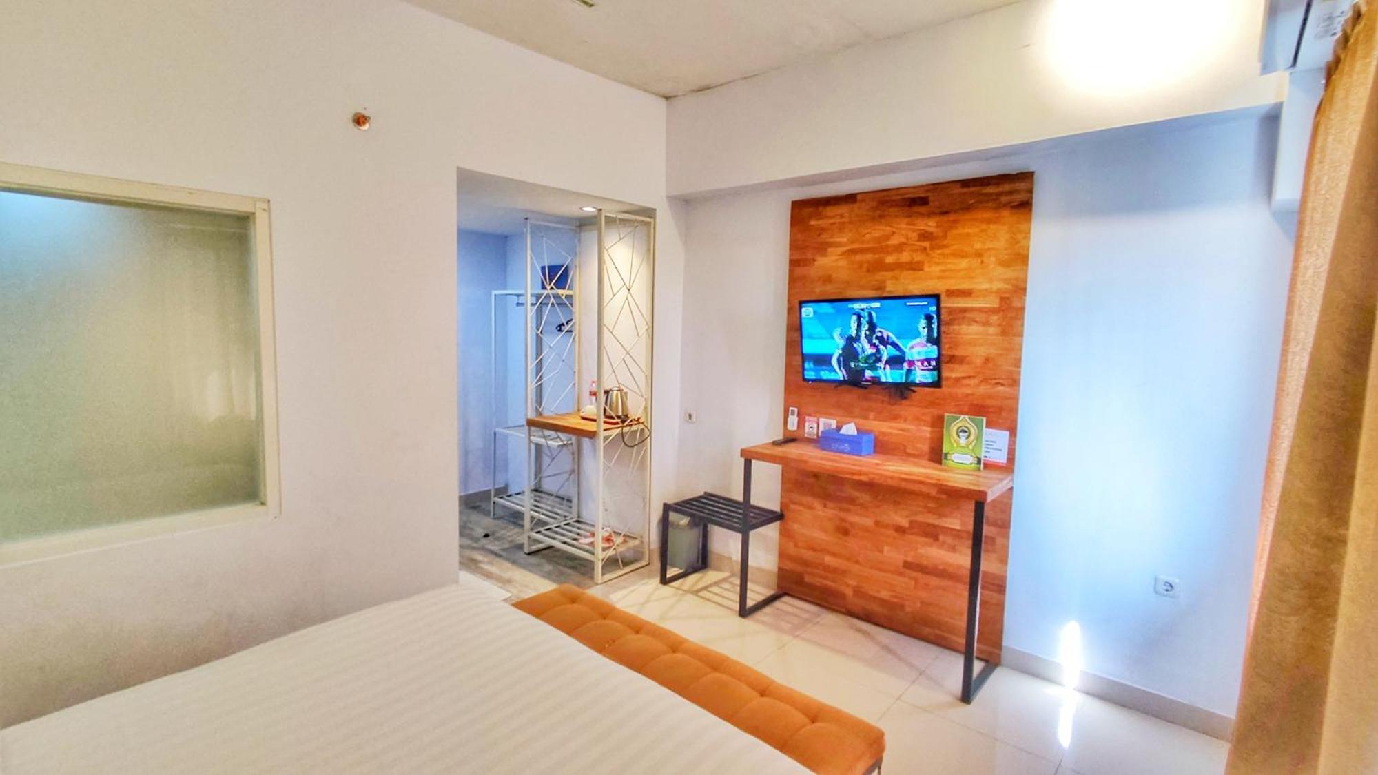 Tuban  Votel Hotel Charis Tuban מראה חיצוני תמונה