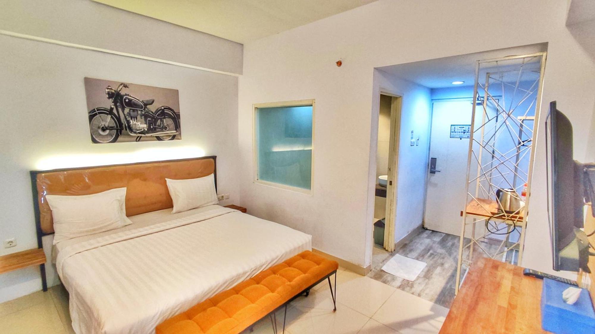 Tuban  Votel Hotel Charis Tuban מראה חיצוני תמונה