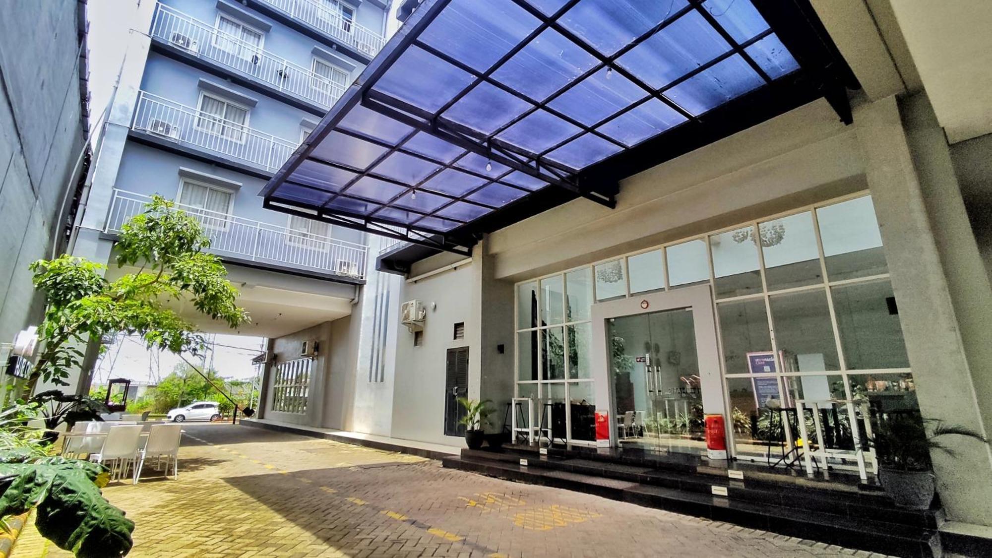 Tuban  Votel Hotel Charis Tuban מראה חיצוני תמונה