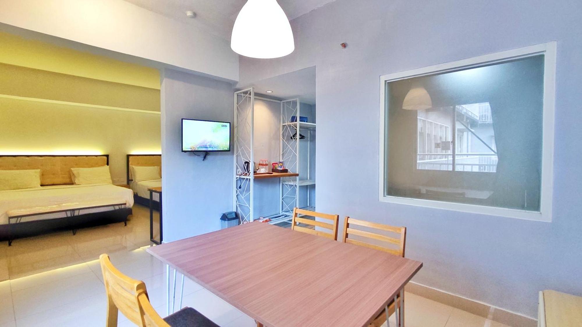 Tuban  Votel Hotel Charis Tuban מראה חיצוני תמונה