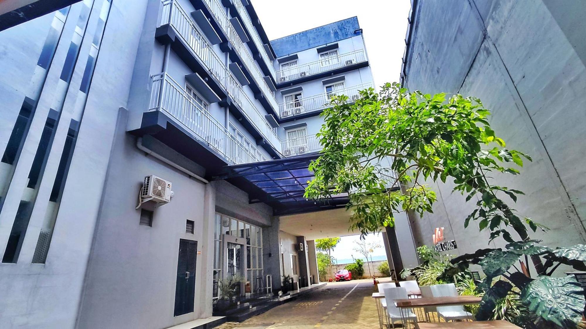 Tuban  Votel Hotel Charis Tuban מראה חיצוני תמונה