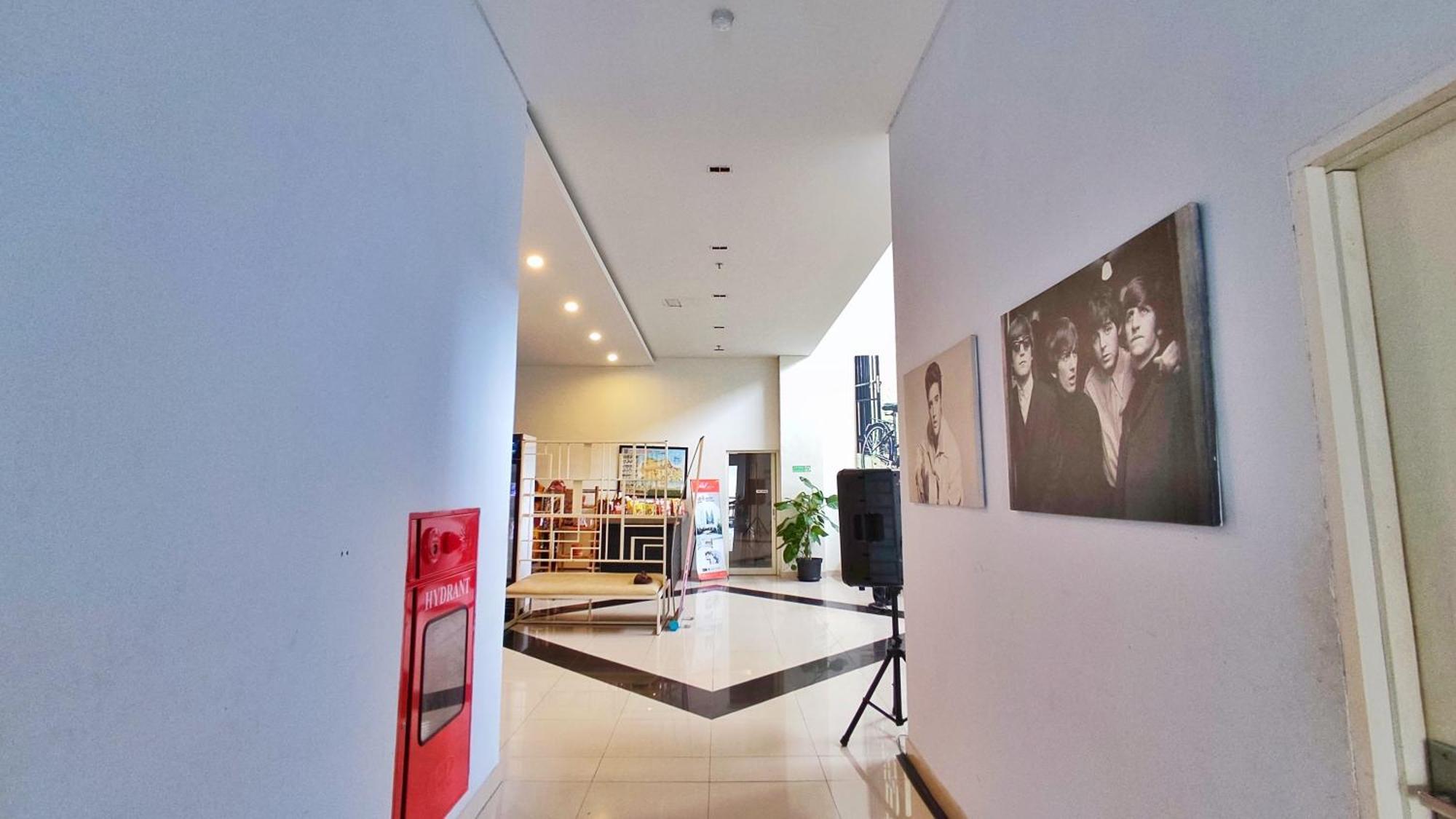 Tuban  Votel Hotel Charis Tuban מראה חיצוני תמונה