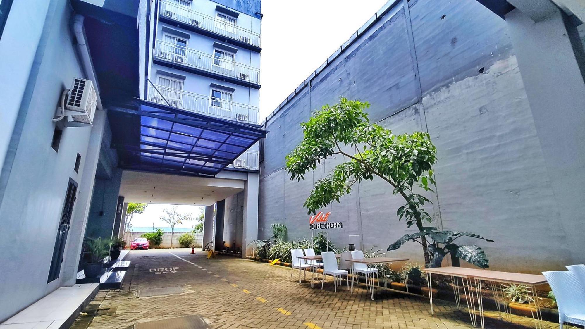 Tuban  Votel Hotel Charis Tuban מראה חיצוני תמונה