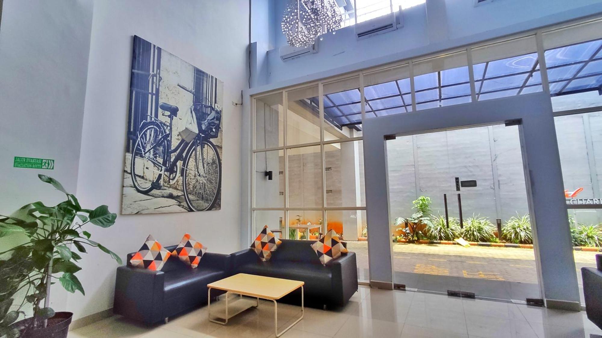 Tuban  Votel Hotel Charis Tuban מראה חיצוני תמונה