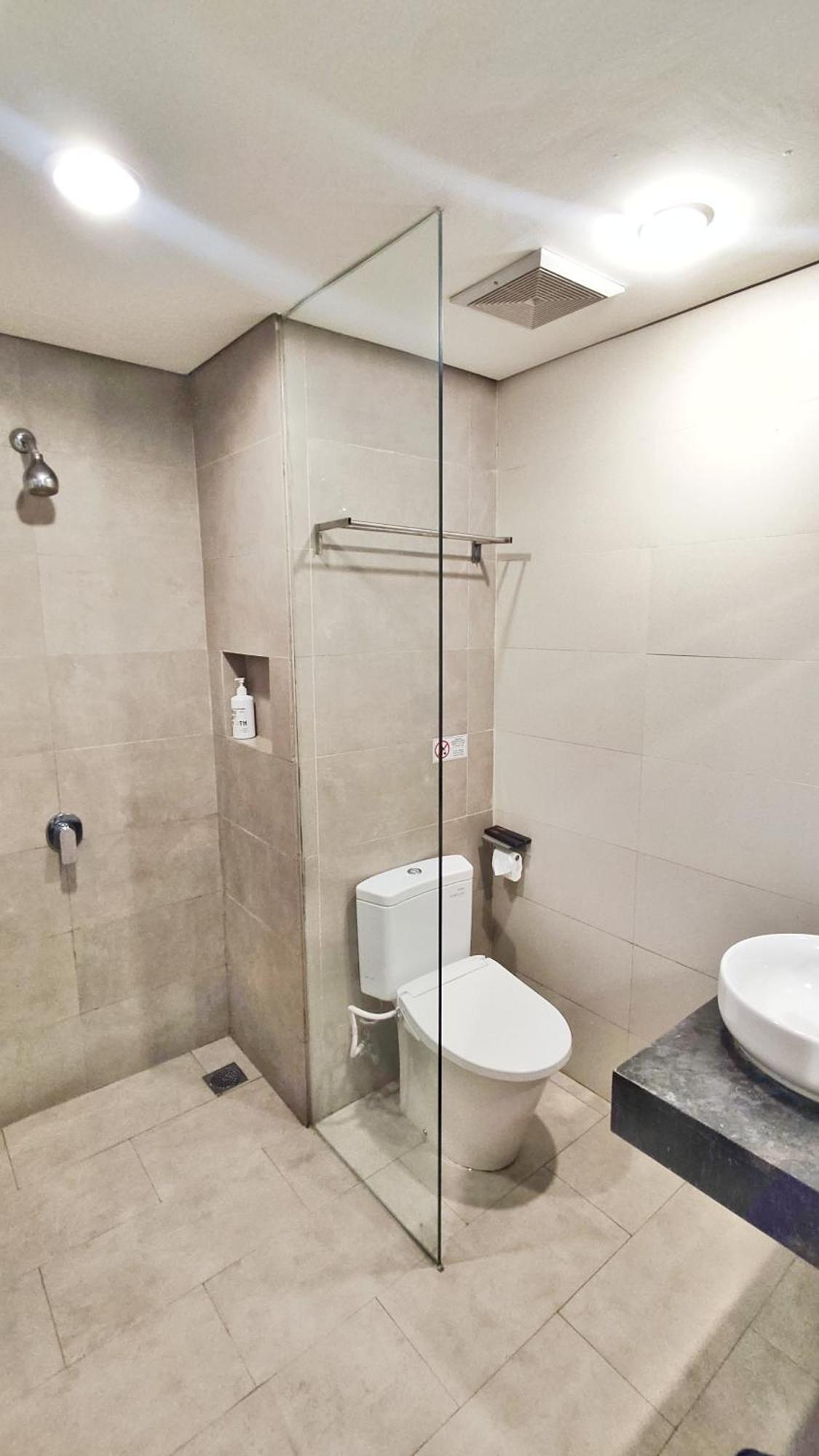 Tuban  Votel Hotel Charis Tuban מראה חיצוני תמונה
