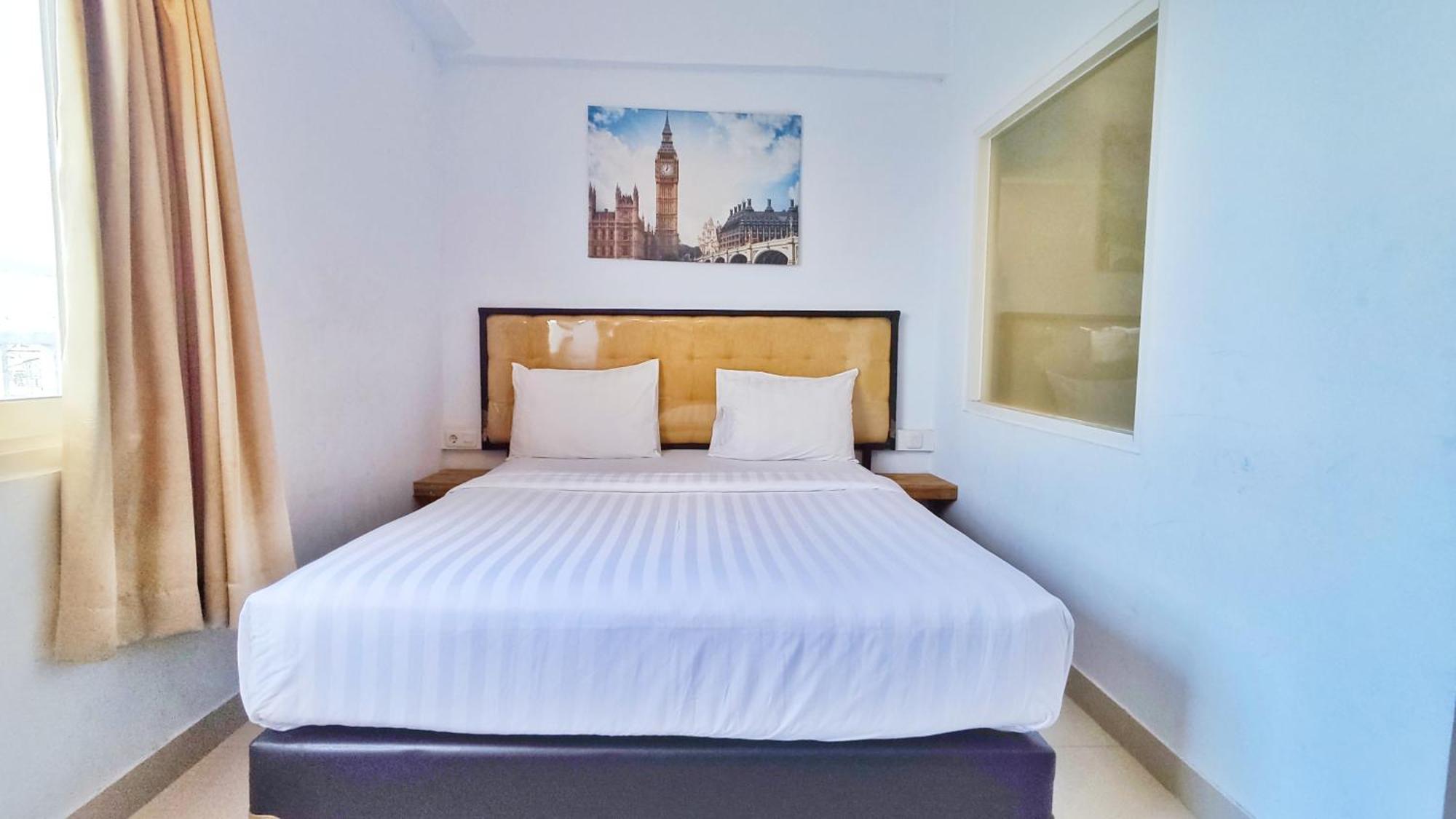Tuban  Votel Hotel Charis Tuban מראה חיצוני תמונה