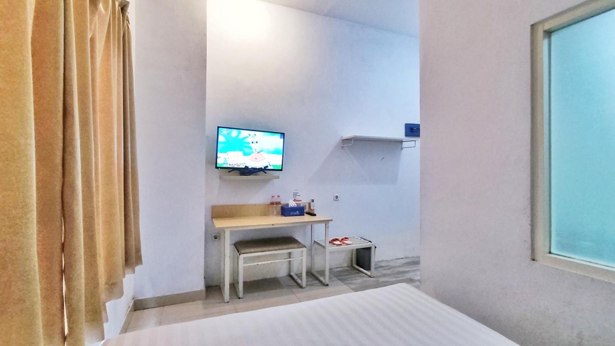 Tuban  Votel Hotel Charis Tuban מראה חיצוני תמונה