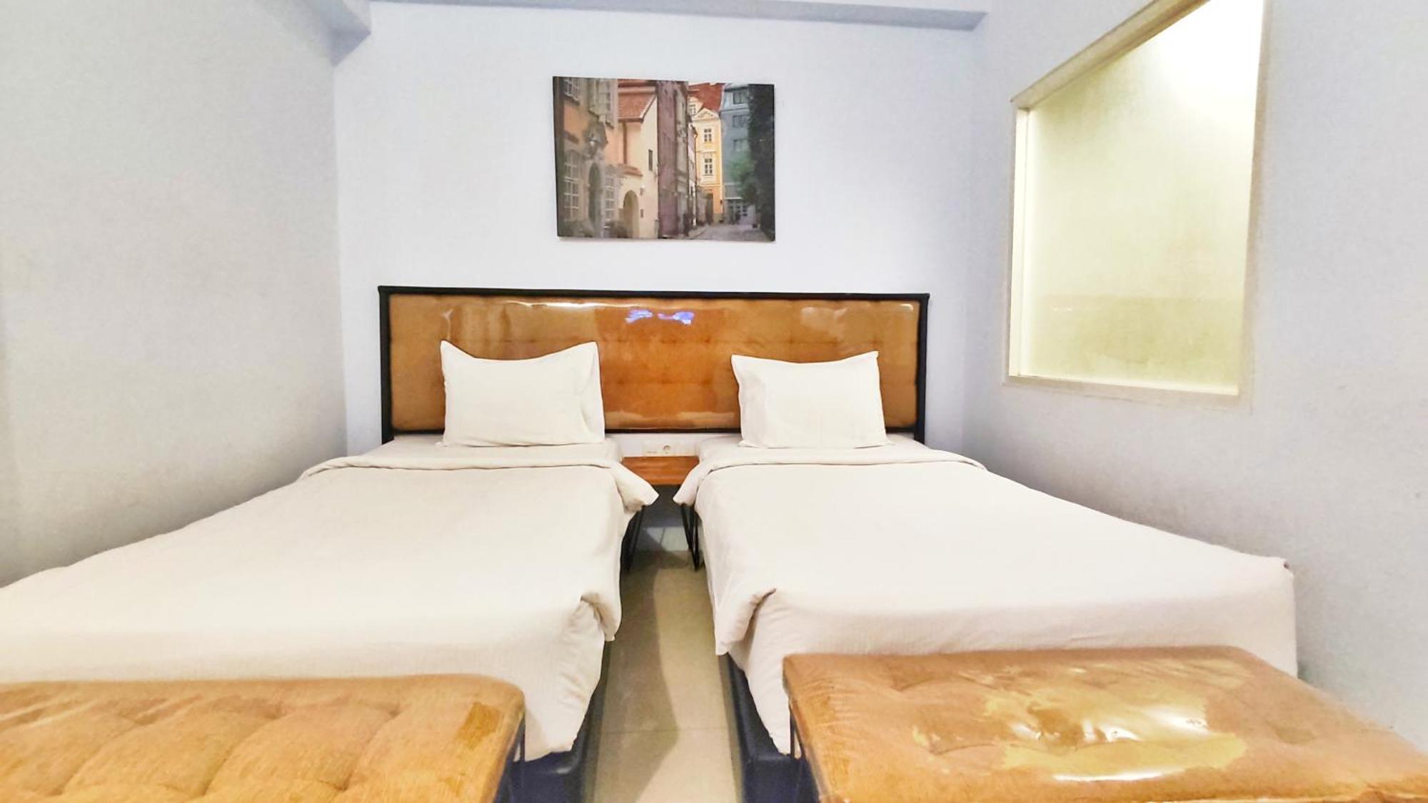 Tuban  Votel Hotel Charis Tuban מראה חיצוני תמונה