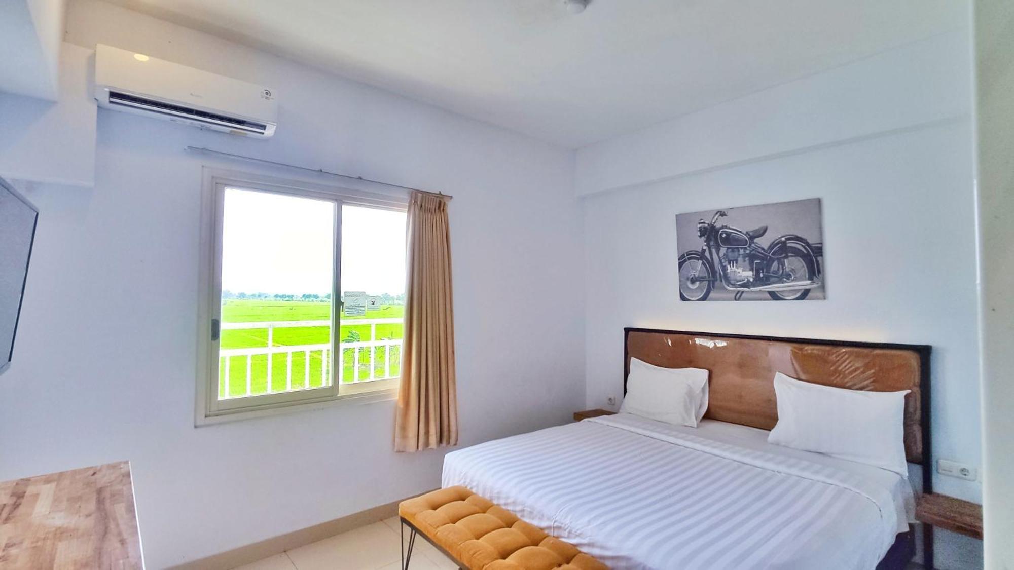 Tuban  Votel Hotel Charis Tuban מראה חיצוני תמונה