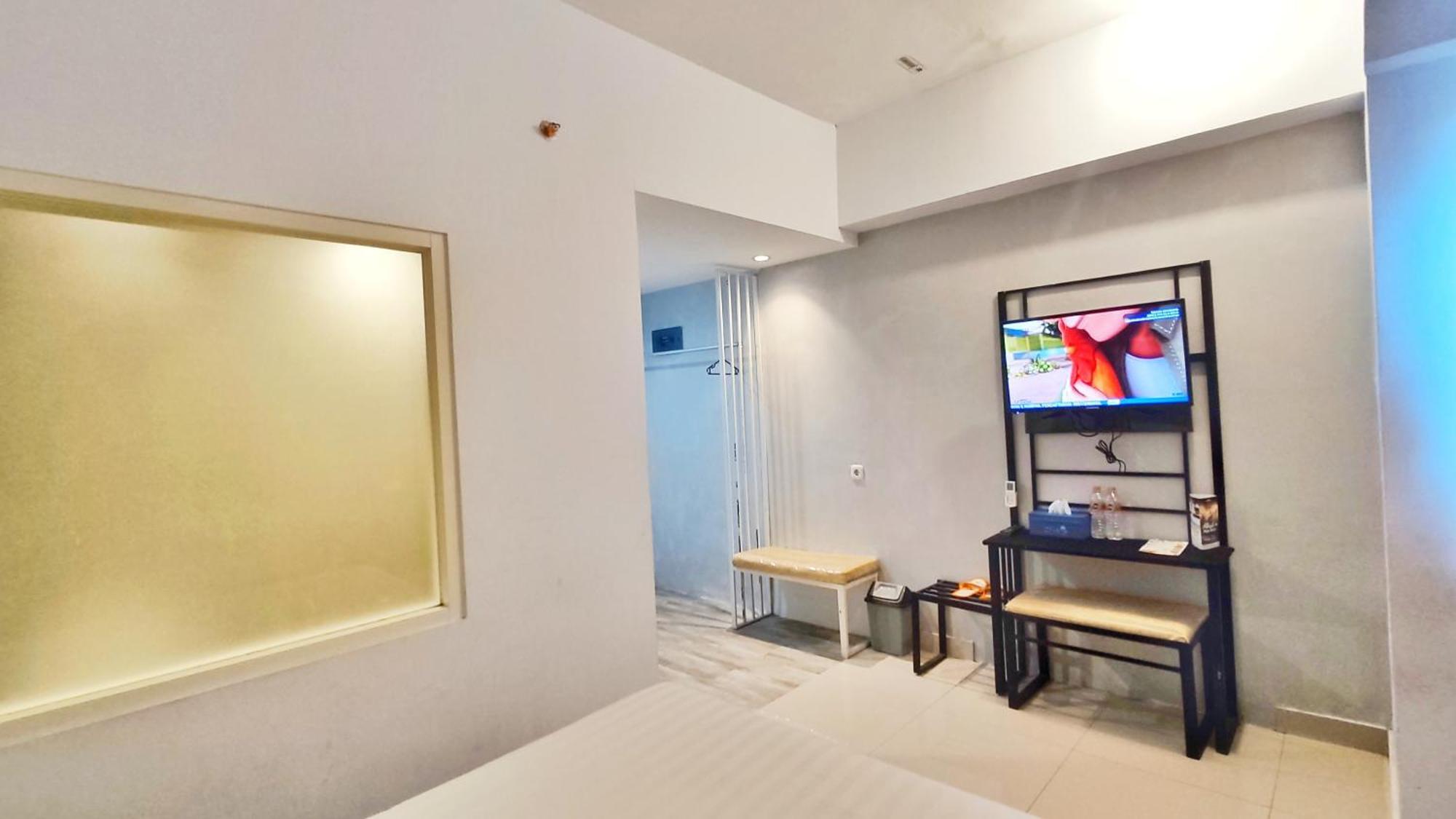 Tuban  Votel Hotel Charis Tuban מראה חיצוני תמונה